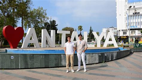­S­e­y­a­h­a­t­s­e­v­e­r­­ ­g­e­n­ç­l­e­r­ ­t­u­r­i­z­m­ ­k­e­n­t­i­ ­A­n­t­a­l­y­a­­y­ı­ ­k­e­ş­f­e­d­i­y­o­r­